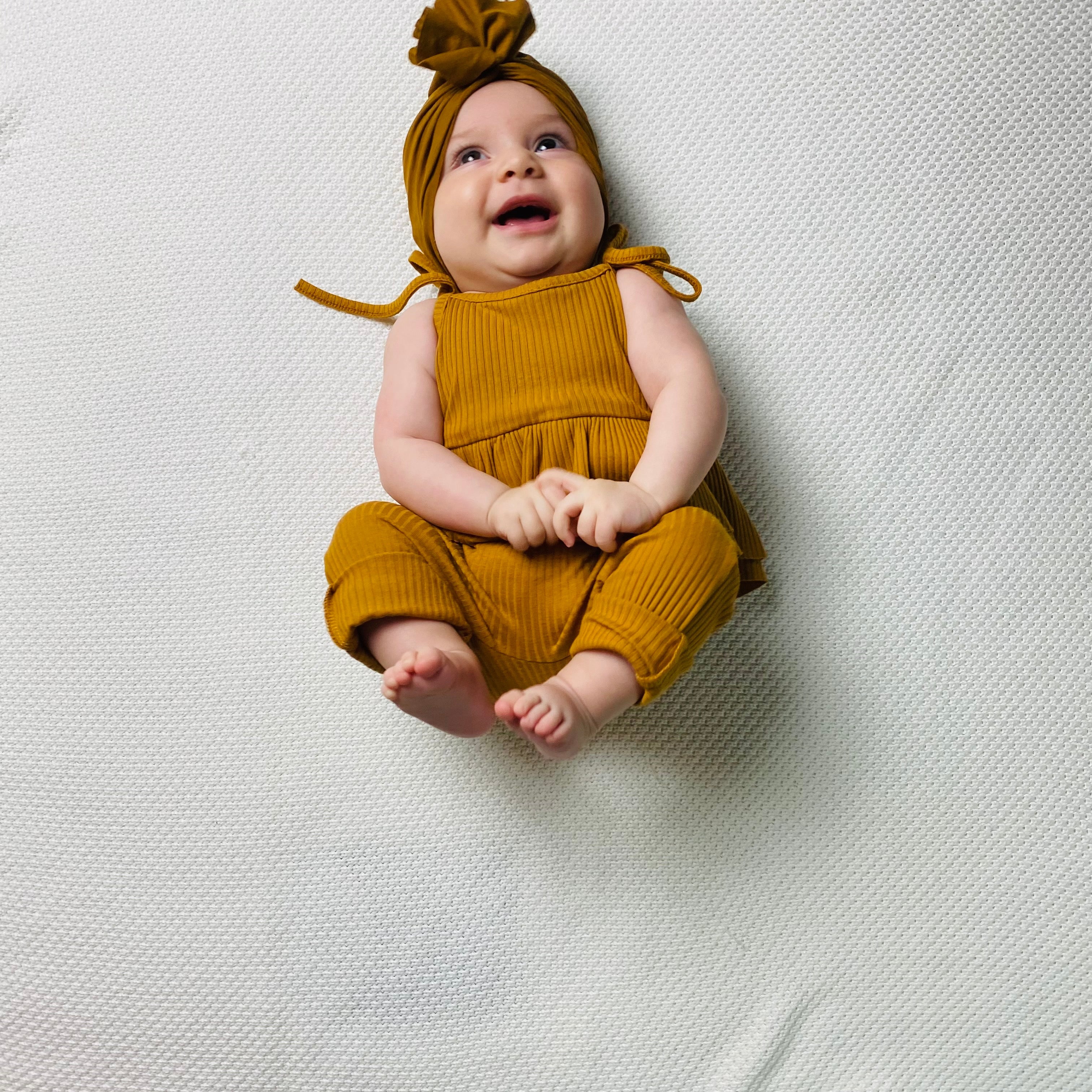 Tutina a costine con spalline regolabili